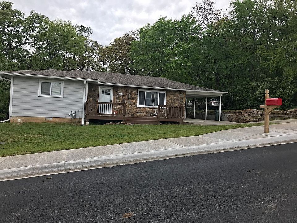 1st image of 221 N Thomas Ave