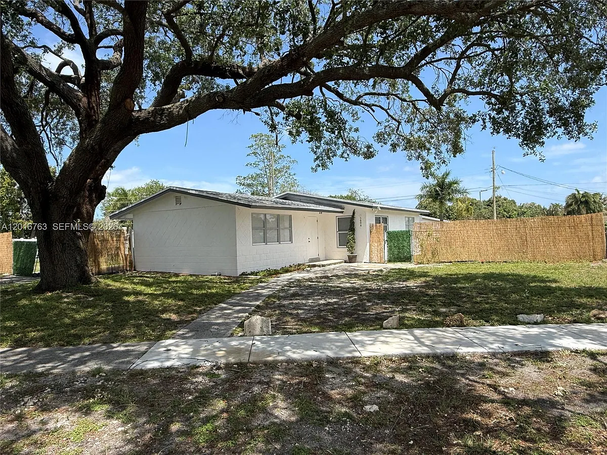 Building Photo - 1606 NW 12th Ave
