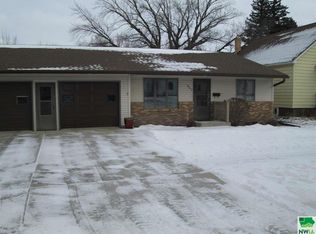 807 5th St, Sheldon, IA 51201