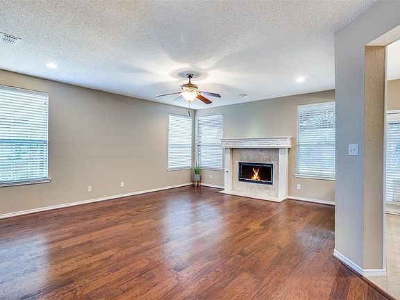 5th image of 3207 Greenglen Dr