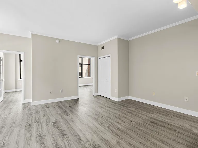610 Newark St #4E — Photo 8
