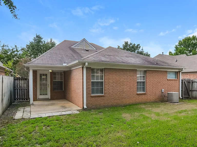 8408 Cross Point Dr — Photo 16