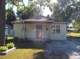 924 N Market Ave, Bolivar, MO 65613
