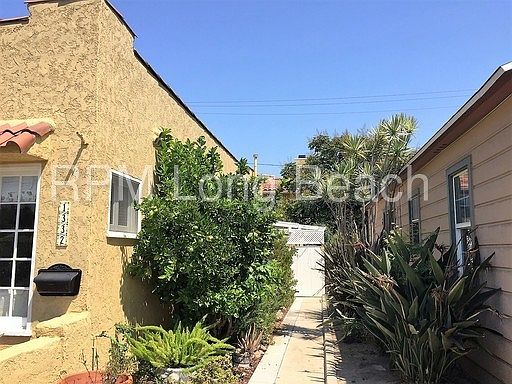 2nd image of 1332 Quincy Ave