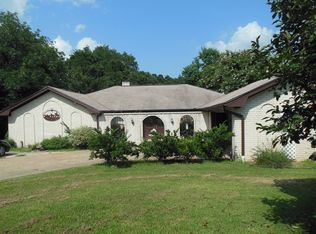 186 Golfview Dr N, Hilltop Lakes, TX 77871