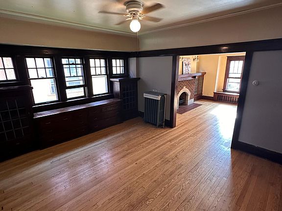 4th image of 2960 N Maryland Ave #A