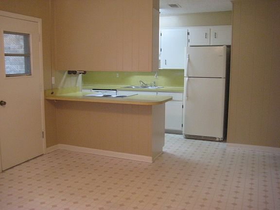 3rd image of 5701 Graymont Ln