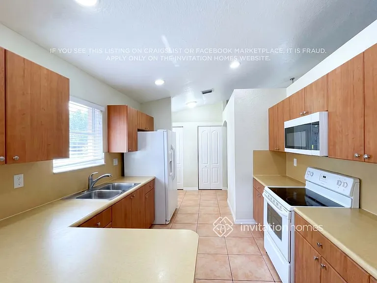 16274 SW 68th Ter — Photo 6