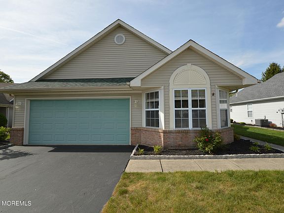 2nd image of 3027 Fieldcrest Lane