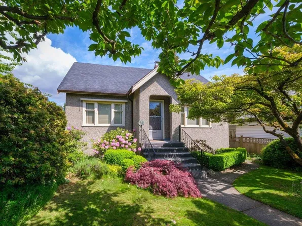8510 Montcalm St, Vancouver, BC V6P 4P7