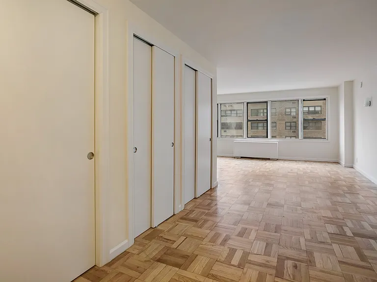 355 E 72nd St #4D — Photo 1