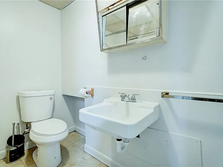 2233 Clifford Ave #3 — Photo 13