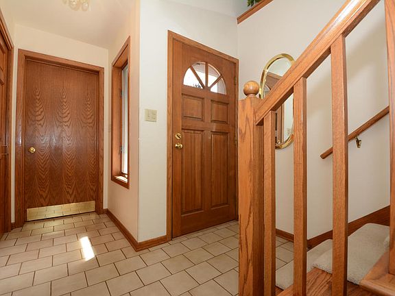 2nd image of 3677 Briarwood Dr
