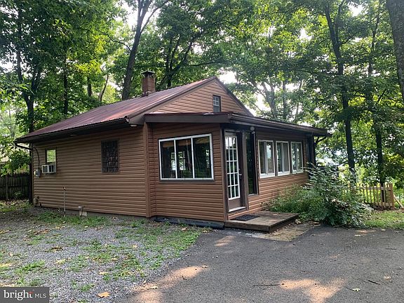 2nd image of 1102 N Mountain Top Dr