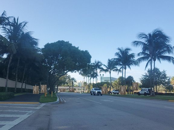 4th image of 19501 W Country Club Dr Ph 2