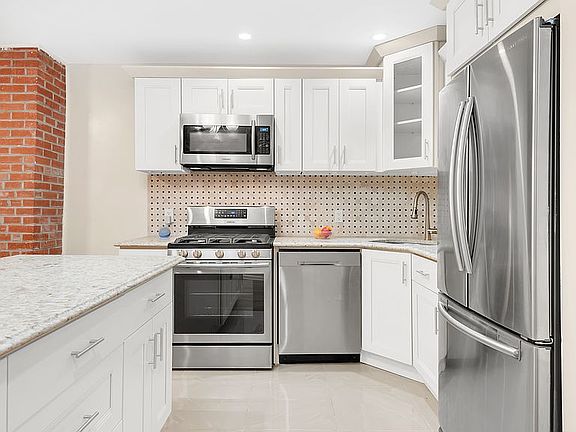 5th image of 173 Saint James Pl #1
