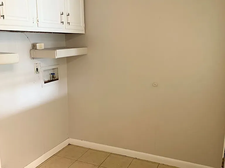 321 Bradford Dr — Photo 8