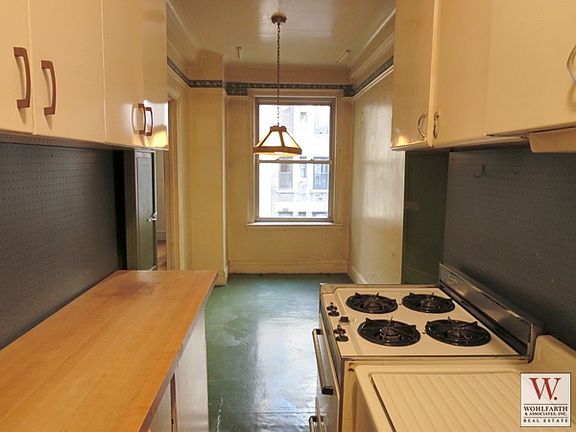 4th image of 310 W 72nd St #11D