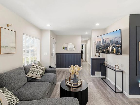 4th image of 465 Parkbrook St