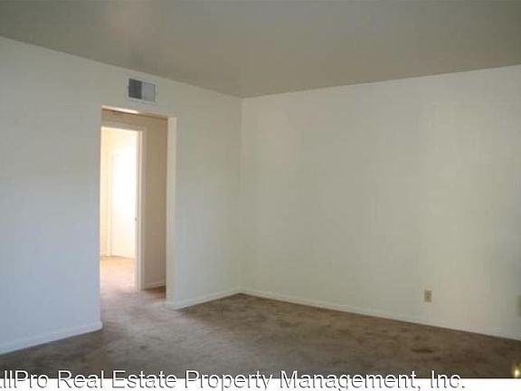 4th image of 2445 Plumleigh Dr