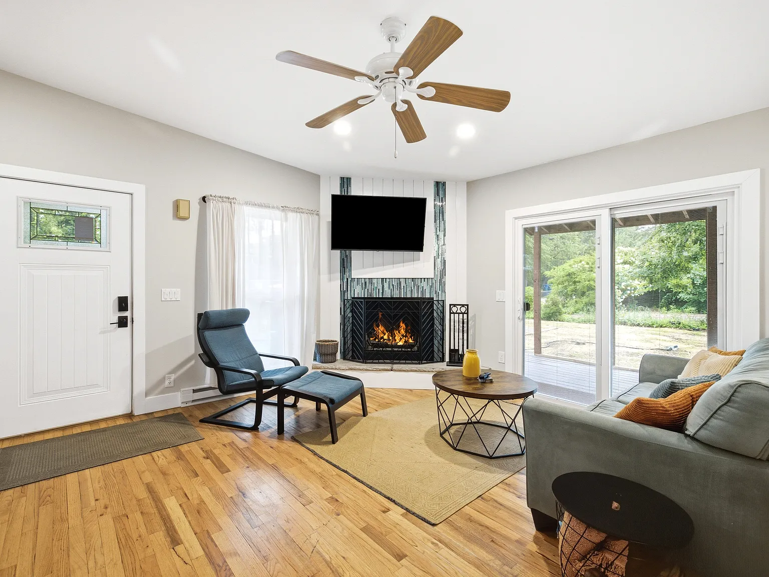2 bed, 950 sqft, $1,650 — Photo 4