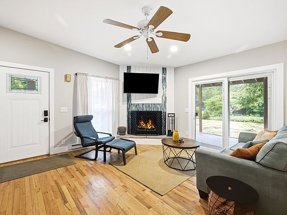 4th image of 15775 Lakeshore Rd #3