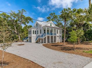 634 Dolphin Rd, Saint Helena Island, SC 29920
