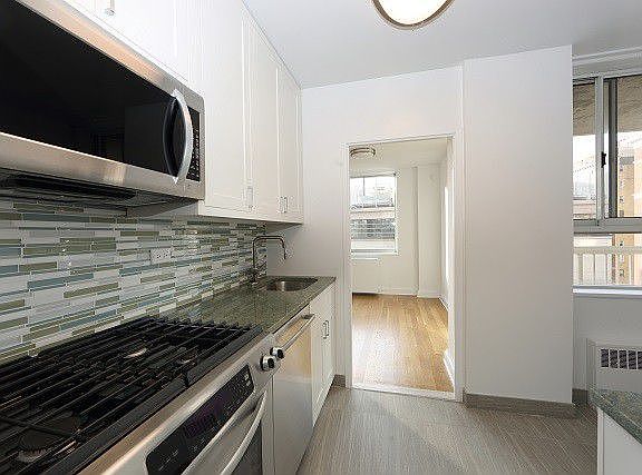4th image of 424 W End Ave #304