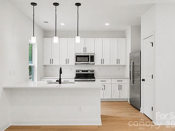 4th image of 327 Whispering Pines Dr