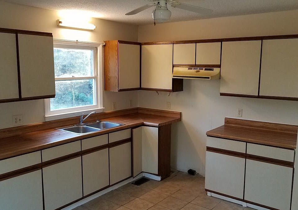 2nd image of 1812 Cody Ave