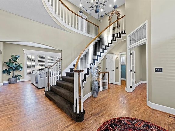 3rd image of 15145 Mohawk Cir