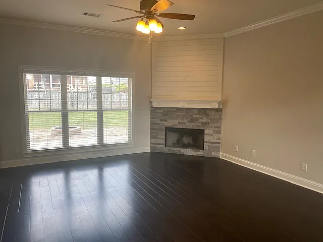 520 Stonegate Trl — Photo 3