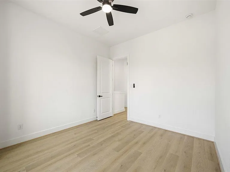 7130 Saint Augustine St #B — Photo 24