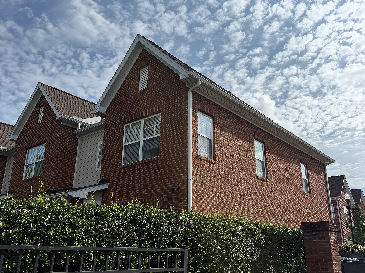 3 bed, 2.5 bath, 1615 sqft, $2,700 — Photo 2