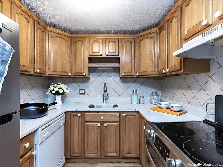 124 Addison St #11 — Photo 2