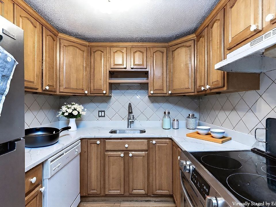 2nd image of 124 Addison St APT 11