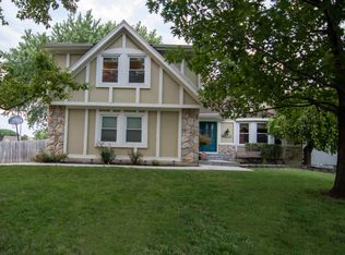 1322 E Meadow Ln, Olathe, KS 66062