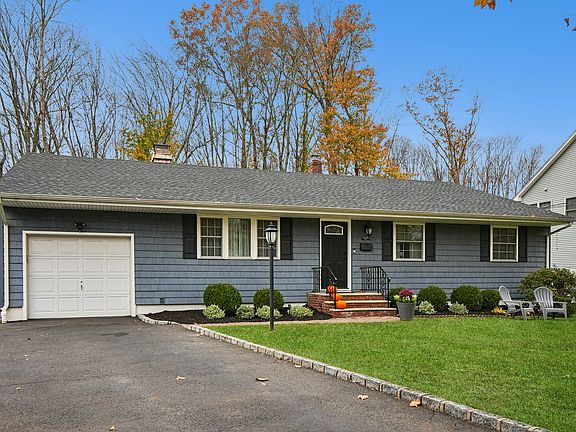 2nd image of 303 Chaucer Dr