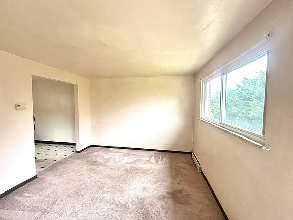 2nd image of 402 Brierly Ln