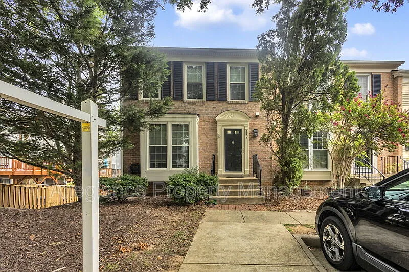 3 bed, 3.5 bath, 1374 sqft, $3,500 — Photo 1