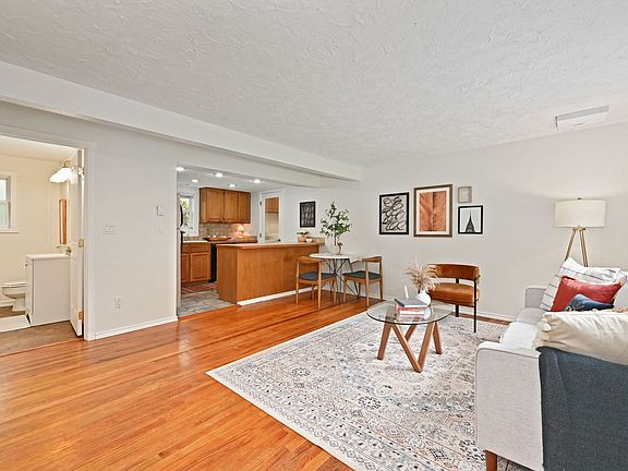 4th image of 13804 Redmond Way
