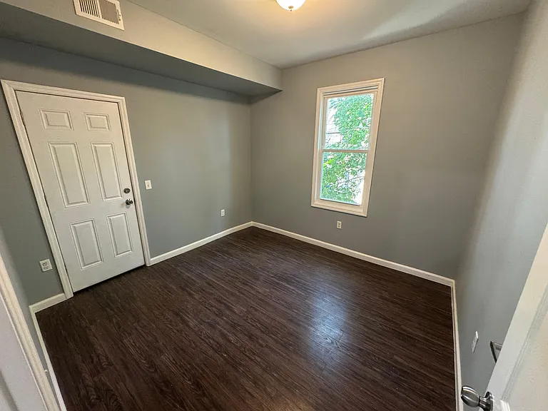 302 Halsted St #4 — Photo 5