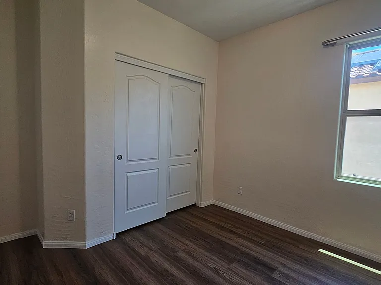 5367 Glenburnie St — Photo 38