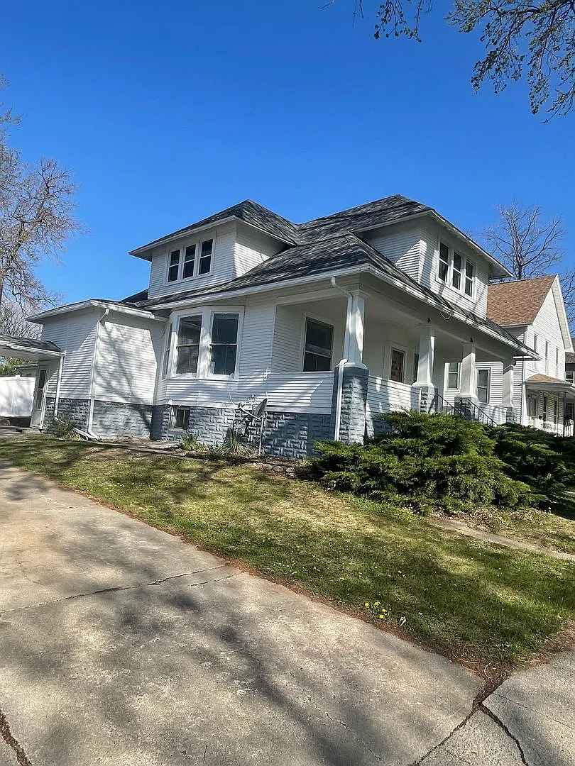 Building Photo - 107 N 10th St