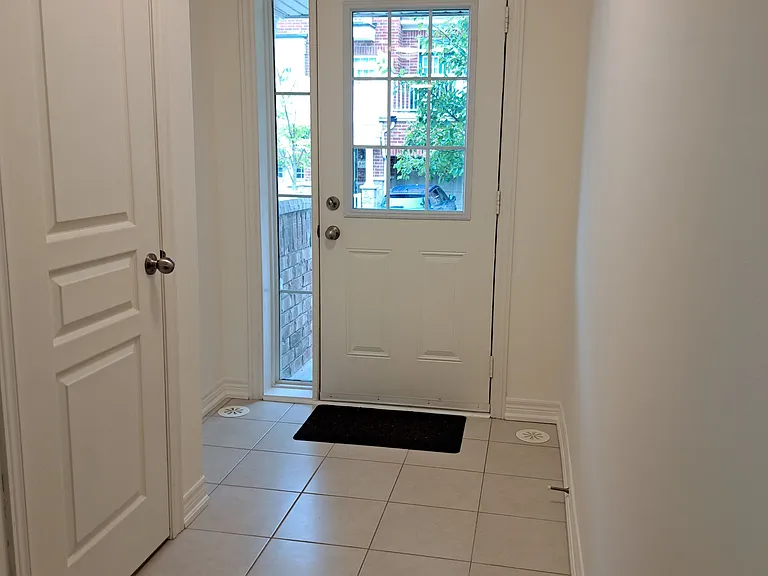 7 Roy Grove Way — Photo 4