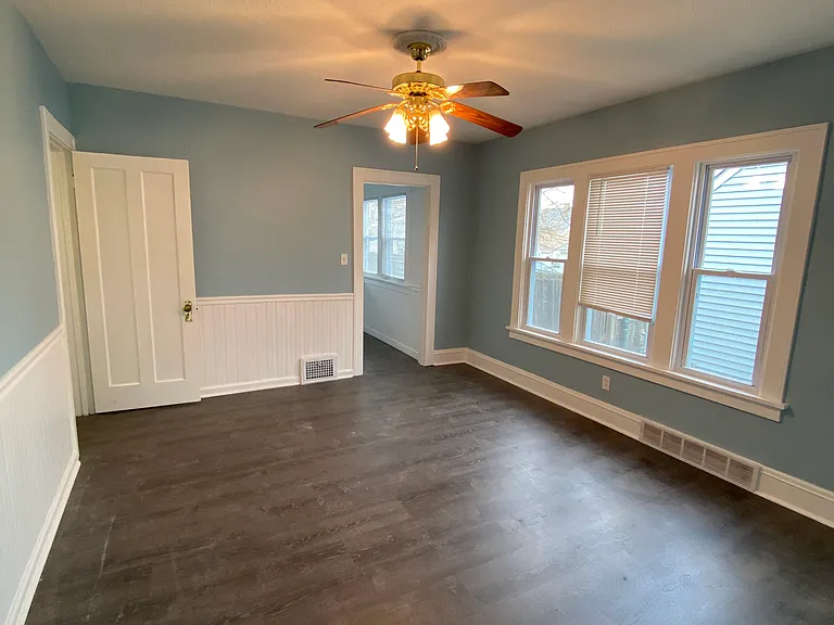 7526 Manhattan Ave — Photo 3