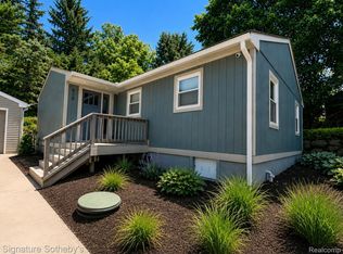 818 N Main St, Milford, MI 48381