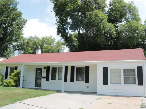 711 S 69th St, Omaha, NE 68106
