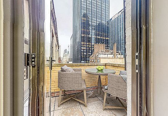 4th image of 145 W 55th St APT 15A