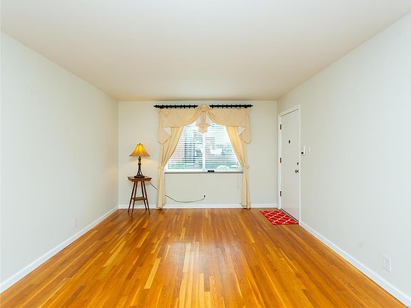 3rd image of 123 E Washington Ave APT 1S
